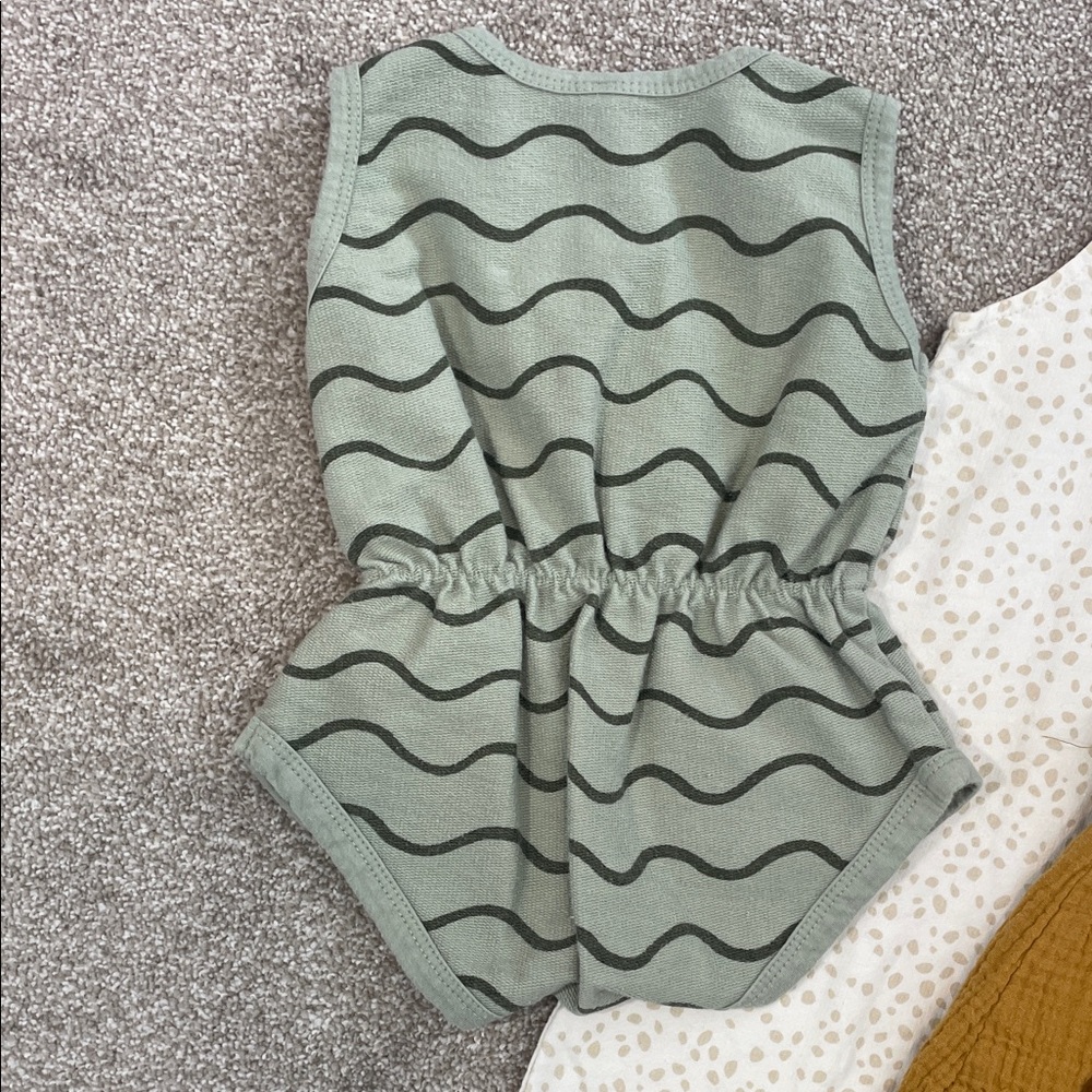 Rylee + Cru Bubble and Romper Three Piece Set - Picture 4 of 10
